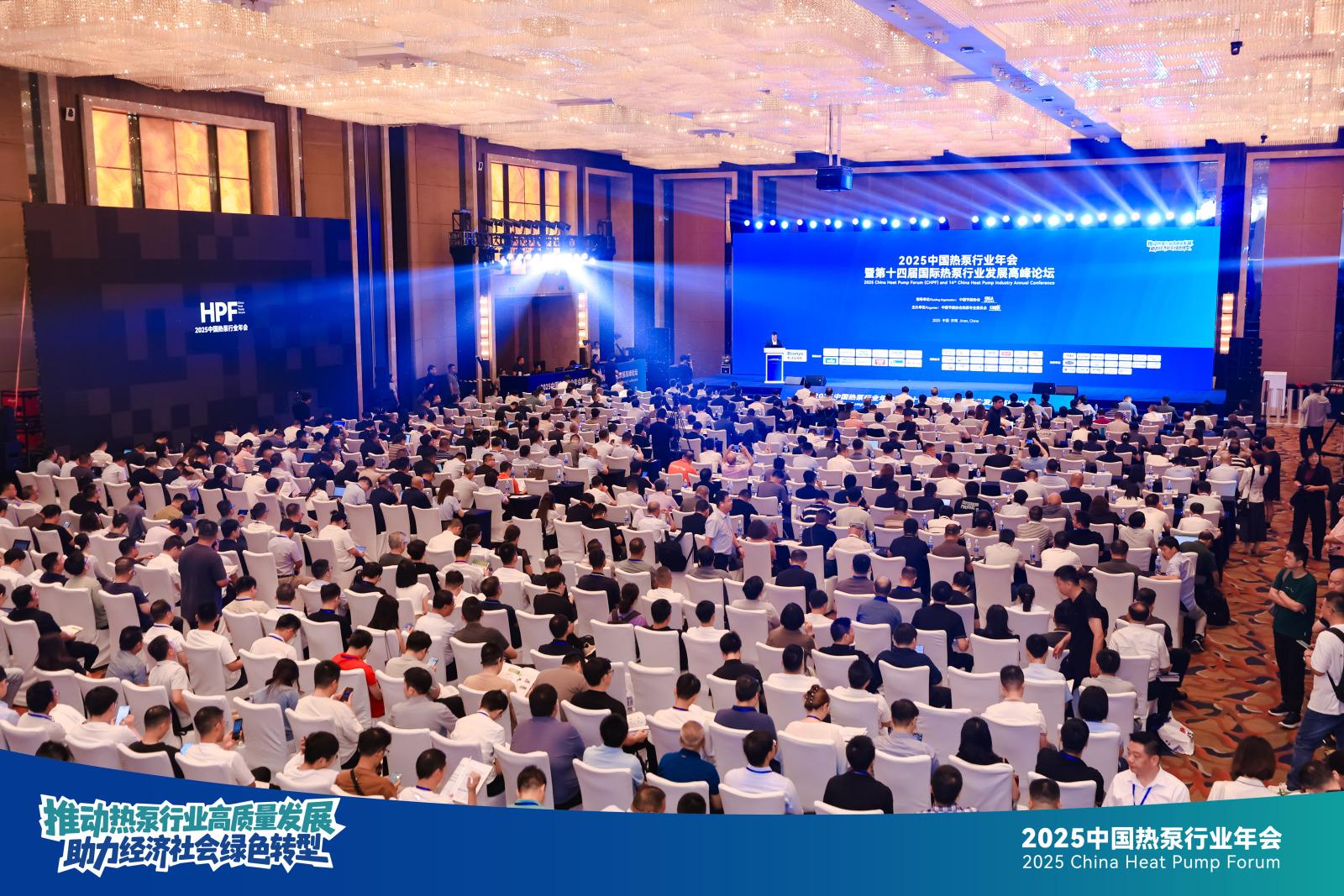 榮耀加冕！芬尼連續13年蟬聯熱泵行業領軍品牌